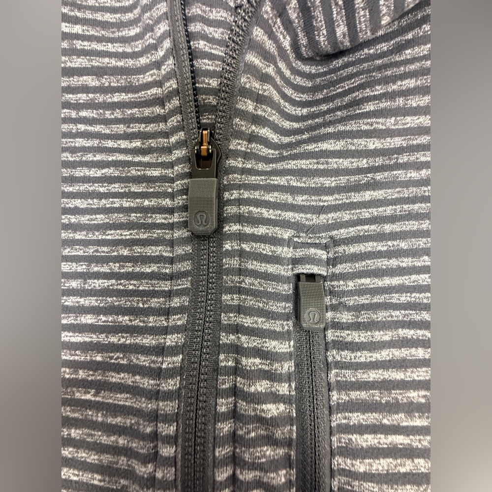 Lululemon Gray Striped 1/4 zip Pullover Men’s Large - Picture 6 of 8